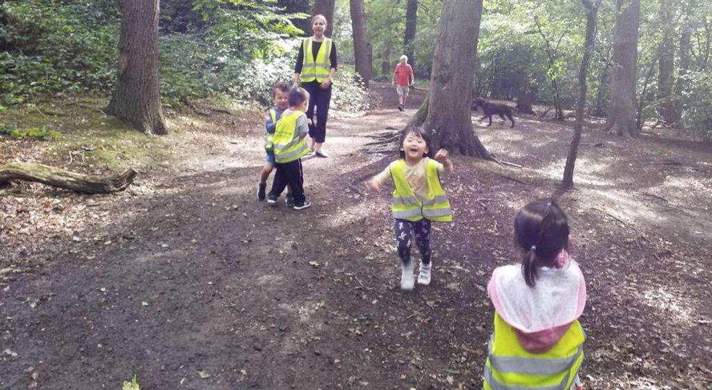 Willows Children Explore Wimbledon Common